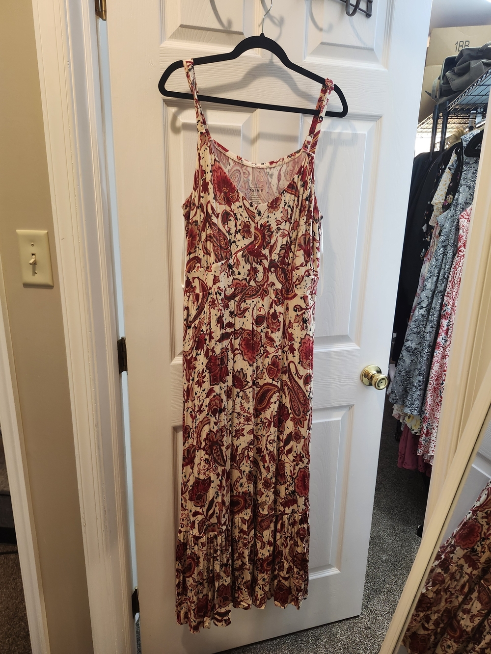 Torrid Women’s Cream & Burgundy Paisley Maxi Dress, Torrid 3 =3X